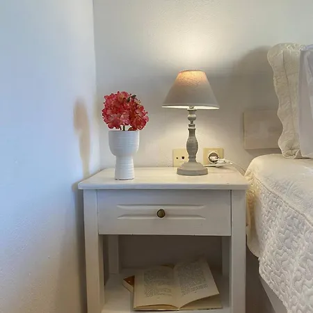 Nikita's Apartment, With Seaview 아파트