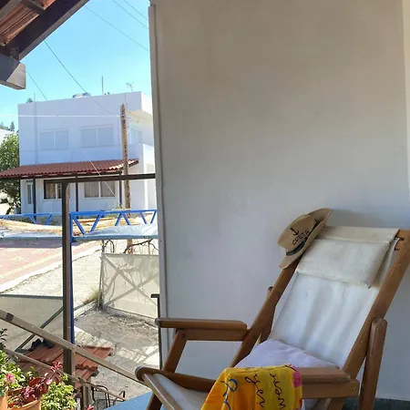Nikita's Apartment, With Seaview 칼라마키