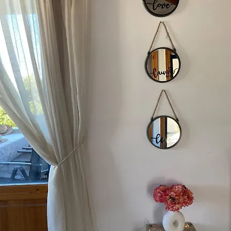 Nikita's Apartment, With Seaview 아파트